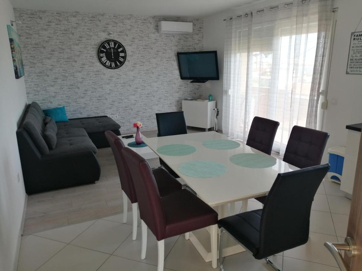 Lana I Natali Apartment Kastela Bagian luar foto