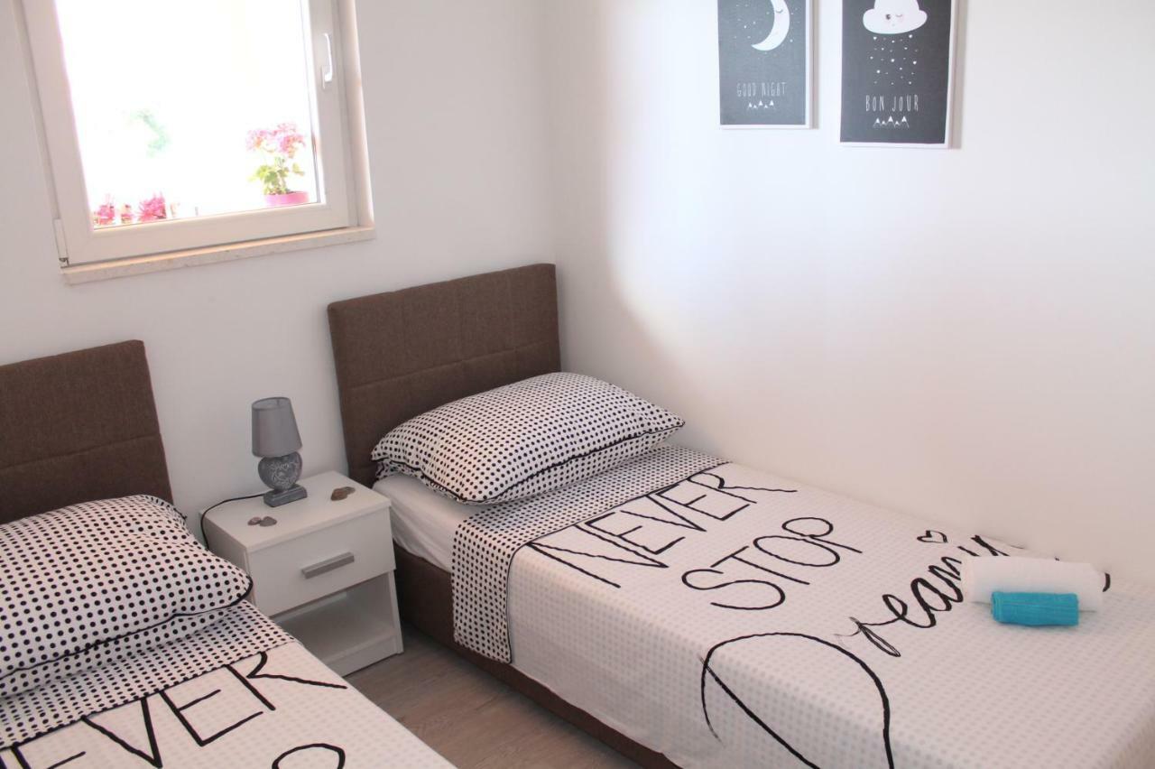 Lana I Natali Apartment Kastela Bagian luar foto