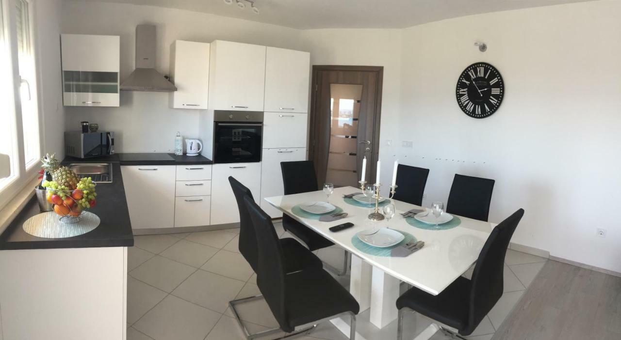 Lana I Natali Apartment Kastela Bagian luar foto