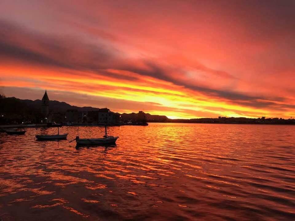 Lana I Natali Apartment Kastela Bagian luar foto